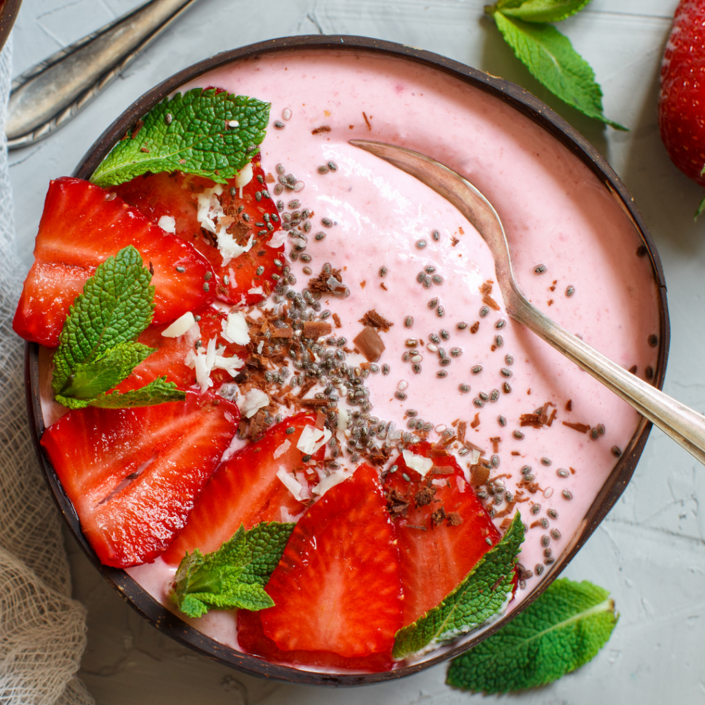 strawberry chocolate smoothie bowl